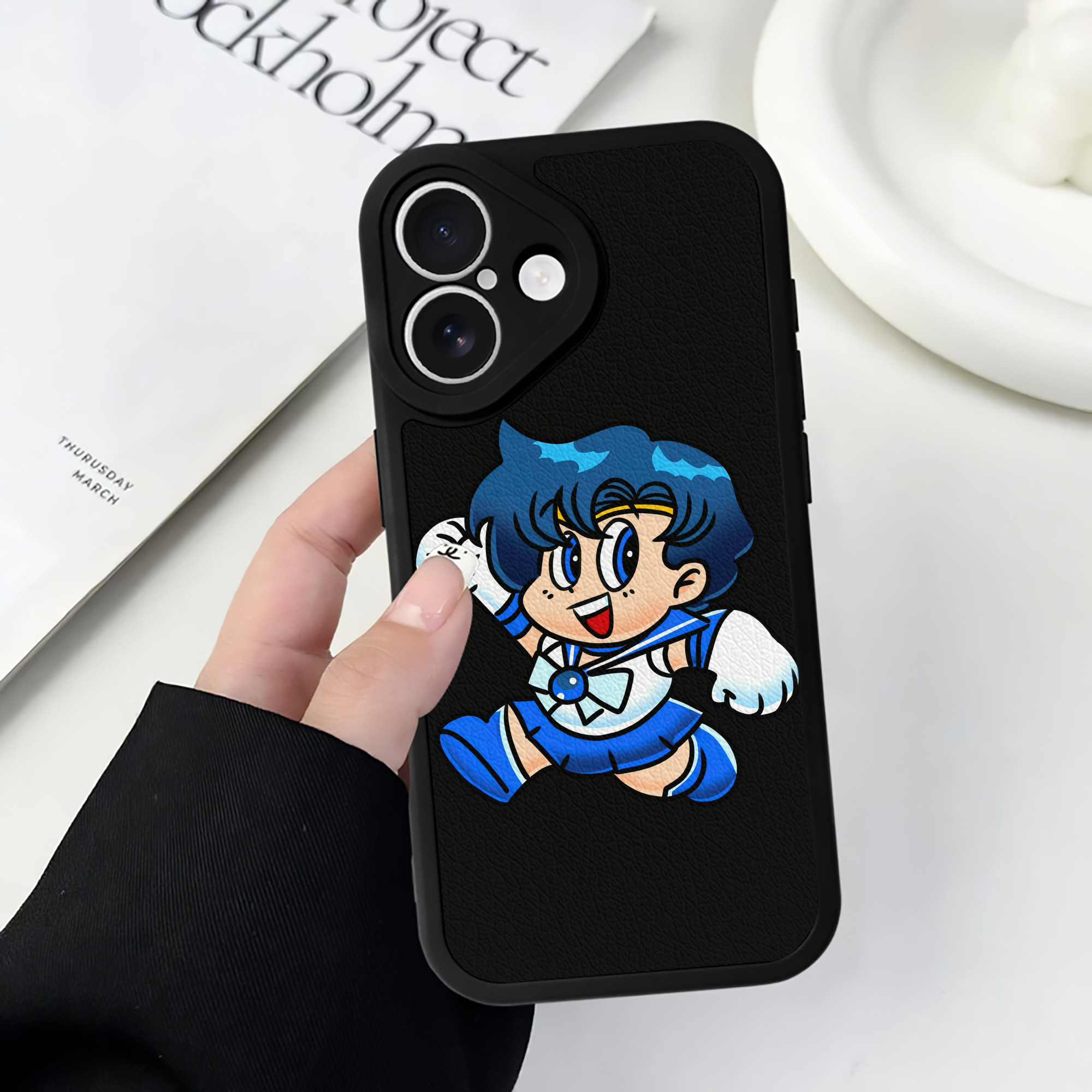 （画像用） 美少女戦士セーラームーン 水野 亜美 みずの あみ Sailor Moon Mizuno Ami 【iPhone 16シリーズ対応】シリコンスマホケース（レザー調） 材質：シリコン